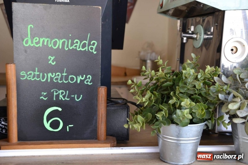 Zdjęcie w galerii na portalu naszraciborz.pl: Food trucki zagościły znów na zamku wiadomości z regionu