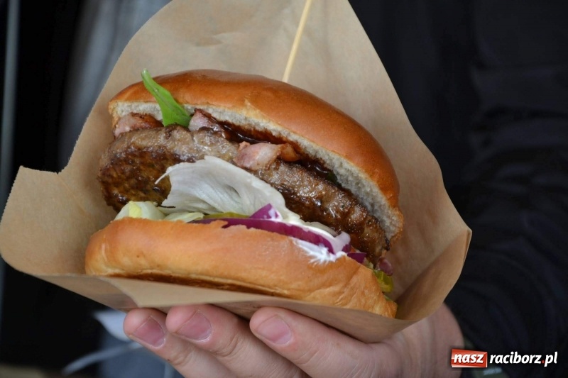 Zdjęcie w galerii na portalu naszraciborz.pl: Food trucki zagościły znów na zamku wiadomości z regionu