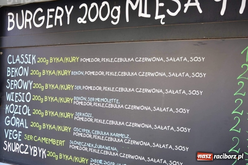 Zdjęcie w galerii na portalu naszraciborz.pl: Food trucki zagościły znów na zamku wiadomości z regionu