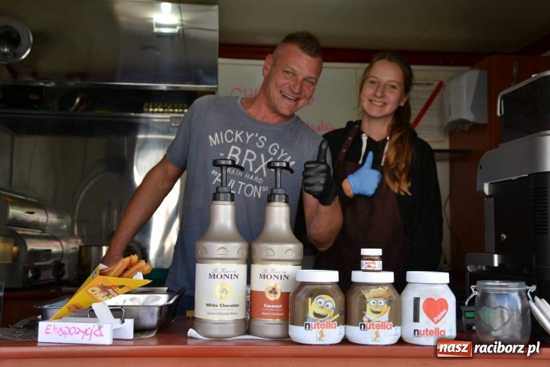 Zdjęcie w galerii na portalu naszraciborz.pl: Food trucki zagościły znów na zamku wiadomości z regionu