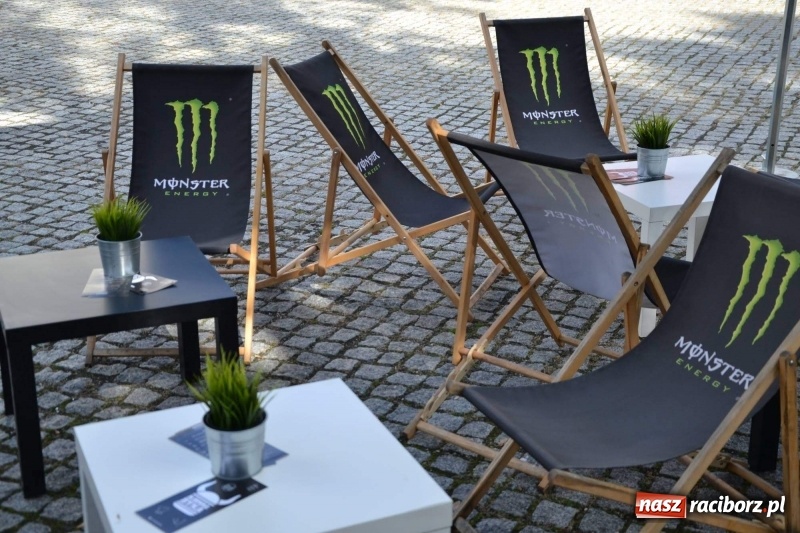 Zdjęcie w galerii na portalu naszraciborz.pl: Food trucki zagościły znów na zamku wiadomości z regionu