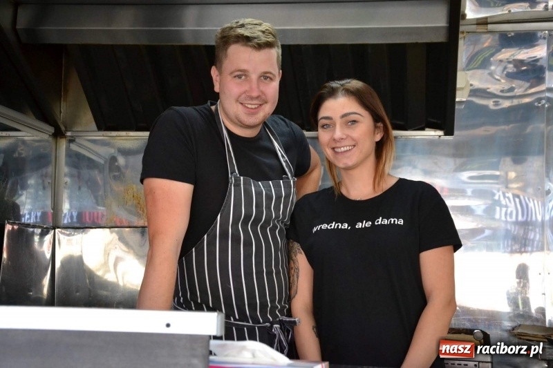 Zdjęcie w galerii na portalu naszraciborz.pl: Food trucki zagościły znów na zamku wiadomości z regionu