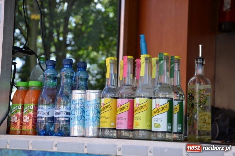 Zdjęcie w galerii na portalu naszraciborz.pl: Food trucki zagościły znów na zamku wiadomości z regionu