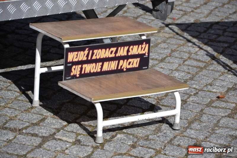 Zdjęcie w galerii na portalu naszraciborz.pl: Food trucki zagościły znów na zamku wiadomości z regionu