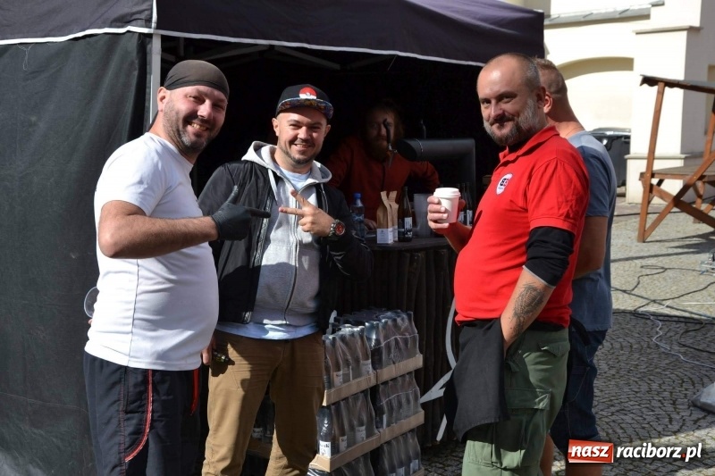 Zdjęcie w galerii na portalu naszraciborz.pl: Food trucki zagościły znów na zamku wiadomości z regionu
