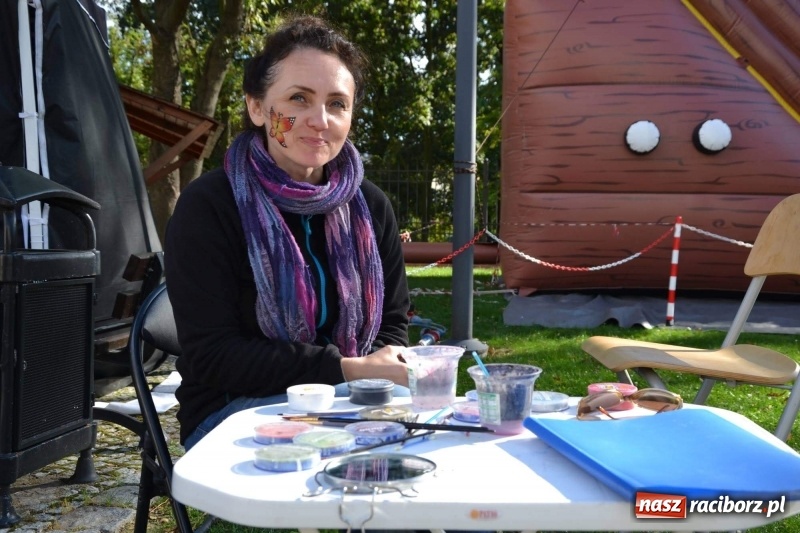 Zdjęcie w galerii na portalu naszraciborz.pl: Food trucki zagościły znów na zamku wiadomości z regionu