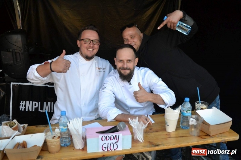 Zdjęcie w galerii na portalu naszraciborz.pl: Food trucki zagościły znów na zamku wiadomości z regionu