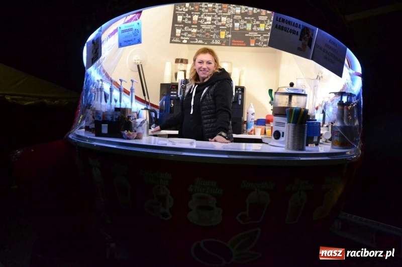 Zdjęcie w galerii na portalu naszraciborz.pl: Food trucki zagościły znów na zamku wiadomości z regionu