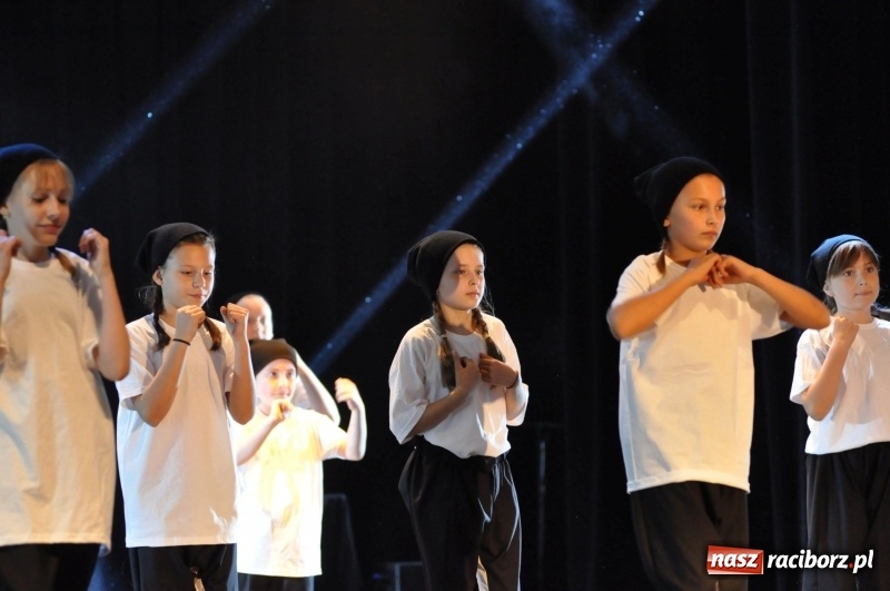 Zdjęcie w galerii na portalu naszraciborz.pl: RCK zapełniony po brzegi. Gala SKAZY 2018  wiadomości z regionu