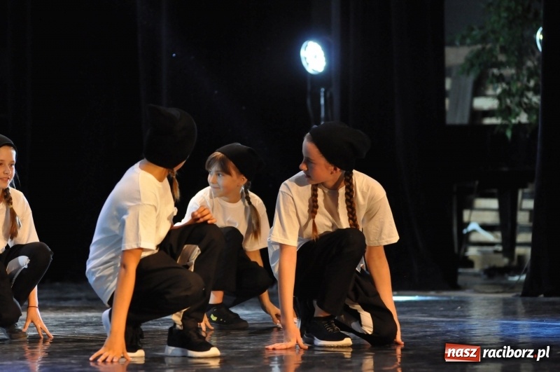 Zdjęcie w galerii na portalu naszraciborz.pl: RCK zapełniony po brzegi. Gala SKAZY 2018  wiadomości z regionu