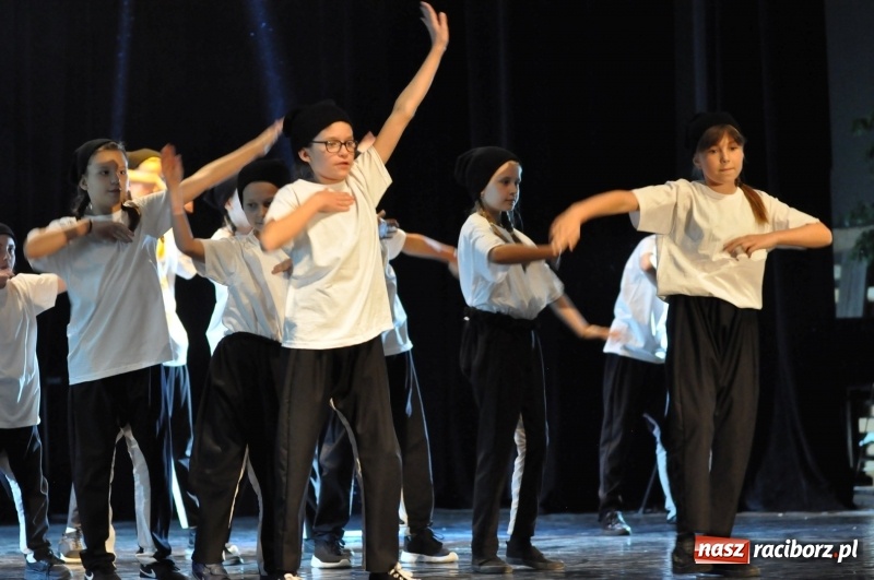 Zdjęcie w galerii na portalu naszraciborz.pl: RCK zapełniony po brzegi. Gala SKAZY 2018  wiadomości z regionu