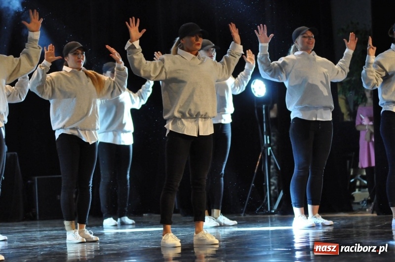 Zdjęcie w galerii na portalu naszraciborz.pl: RCK zapełniony po brzegi. Gala SKAZY 2018  wiadomości z regionu