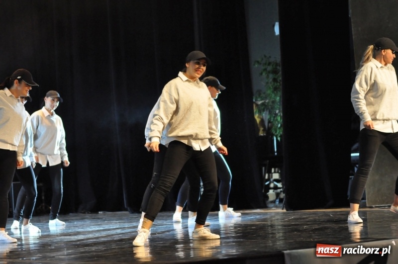 Zdjęcie w galerii na portalu naszraciborz.pl: RCK zapełniony po brzegi. Gala SKAZY 2018  wiadomości z regionu