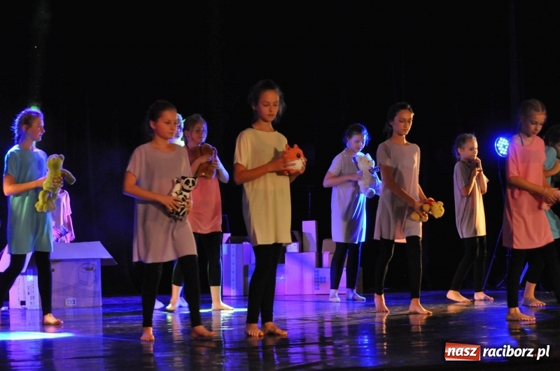 Zdjęcie w galerii na portalu naszraciborz.pl: RCK zapełniony po brzegi. Gala SKAZY 2018  wiadomości z regionu