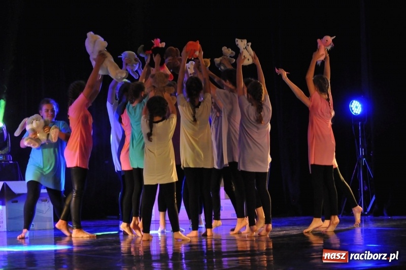 Zdjęcie w galerii na portalu naszraciborz.pl: RCK zapełniony po brzegi. Gala SKAZY 2018  wiadomości z regionu