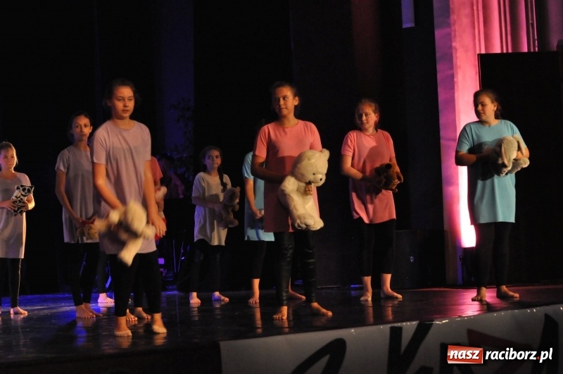 Zdjęcie w galerii na portalu naszraciborz.pl: RCK zapełniony po brzegi. Gala SKAZY 2018  wiadomości z regionu