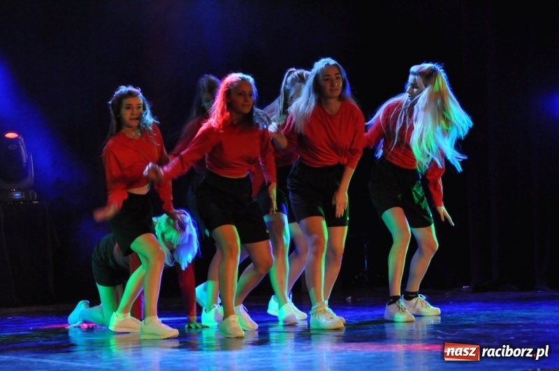 Zdjęcie w galerii na portalu naszraciborz.pl: RCK zapełniony po brzegi. Gala SKAZY 2018  wiadomości z regionu