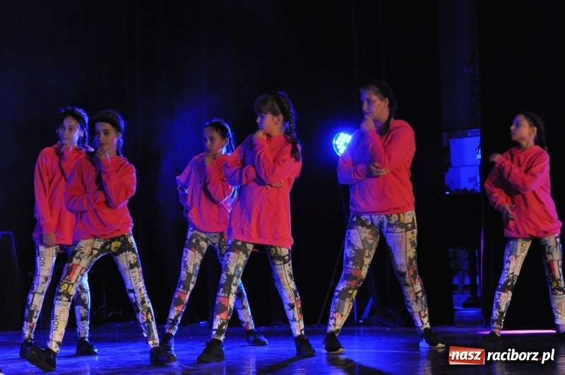 Zdjęcie w galerii na portalu naszraciborz.pl: RCK zapełniony po brzegi. Gala SKAZY 2018  wiadomości z regionu