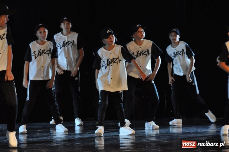 Zdjęcie w galerii na portalu naszraciborz.pl: RCK zapełniony po brzegi. Gala SKAZY 2018  wiadomości z regionu