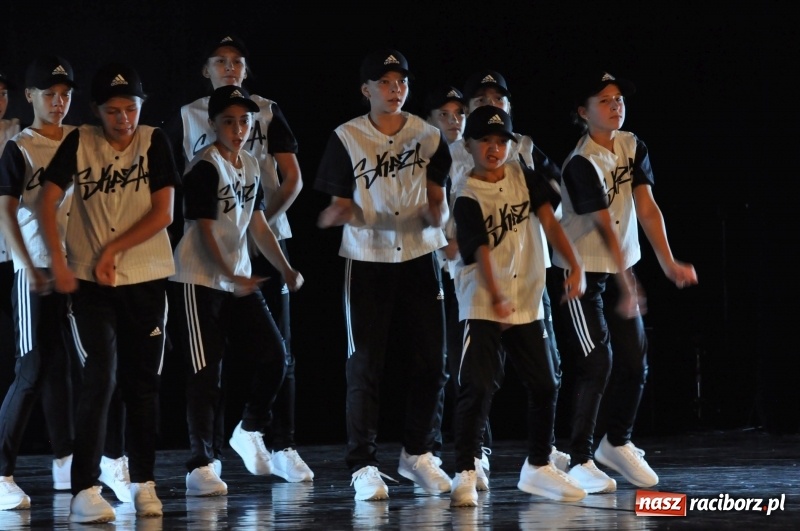 Zdjęcie w galerii na portalu naszraciborz.pl: RCK zapełniony po brzegi. Gala SKAZY 2018  wiadomości z regionu