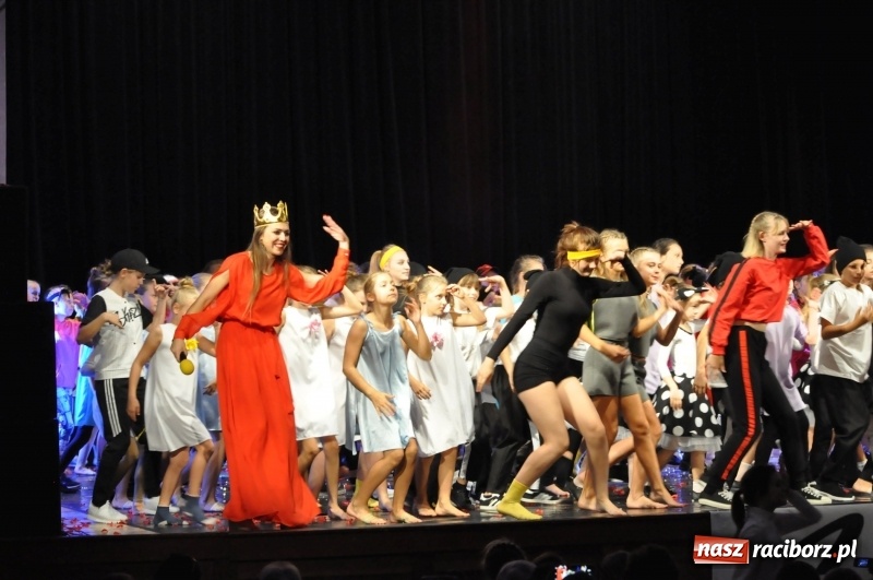 Zdjęcie w galerii na portalu naszraciborz.pl: RCK zapełniony po brzegi. Gala SKAZY 2018  wiadomości z regionu