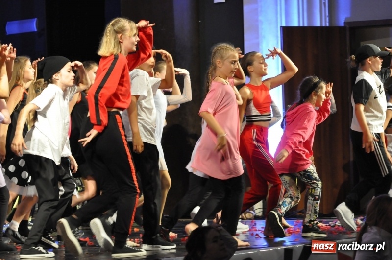 Zdjęcie w galerii na portalu naszraciborz.pl: RCK zapełniony po brzegi. Gala SKAZY 2018  wiadomości z regionu