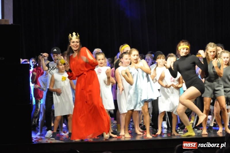 Zdjęcie w galerii na portalu naszraciborz.pl: RCK zapełniony po brzegi. Gala SKAZY 2018  wiadomości z regionu