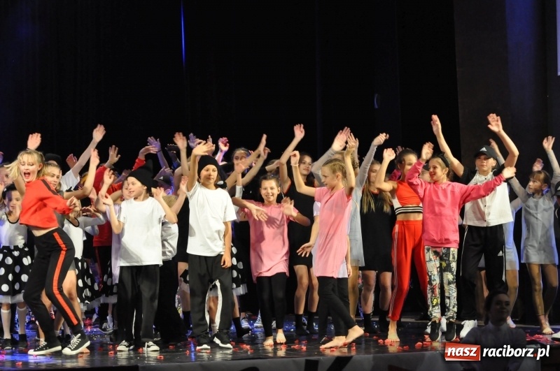 Zdjęcie w galerii na portalu naszraciborz.pl: RCK zapełniony po brzegi. Gala SKAZY 2018  wiadomości z regionu