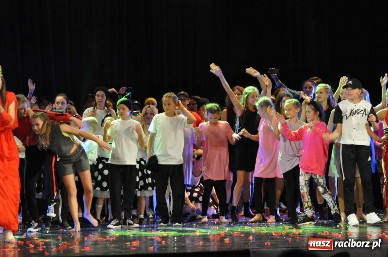 Zdjęcie w galerii na portalu naszraciborz.pl: RCK zapełniony po brzegi. Gala SKAZY 2018  wiadomości z regionu