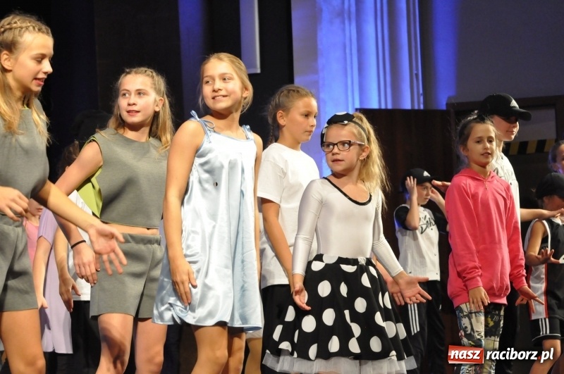 Zdjęcie w galerii na portalu naszraciborz.pl: RCK zapełniony po brzegi. Gala SKAZY 2018  wiadomości z regionu