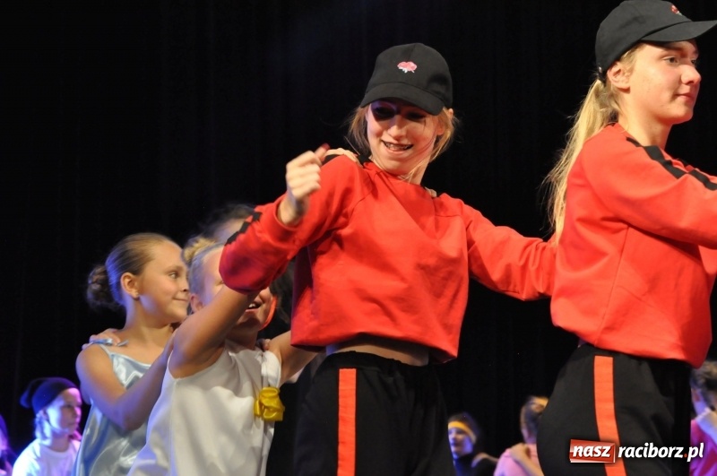 Zdjęcie w galerii na portalu naszraciborz.pl: RCK zapełniony po brzegi. Gala SKAZY 2018  wiadomości z regionu