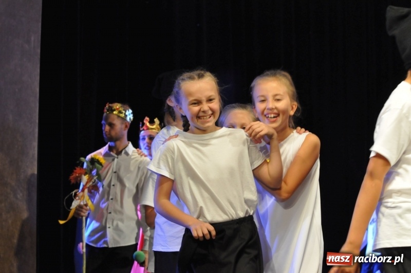 Zdjęcie w galerii na portalu naszraciborz.pl: RCK zapełniony po brzegi. Gala SKAZY 2018  wiadomości z regionu