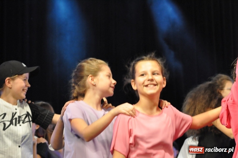 Zdjęcie w galerii na portalu naszraciborz.pl: RCK zapełniony po brzegi. Gala SKAZY 2018  wiadomości z regionu