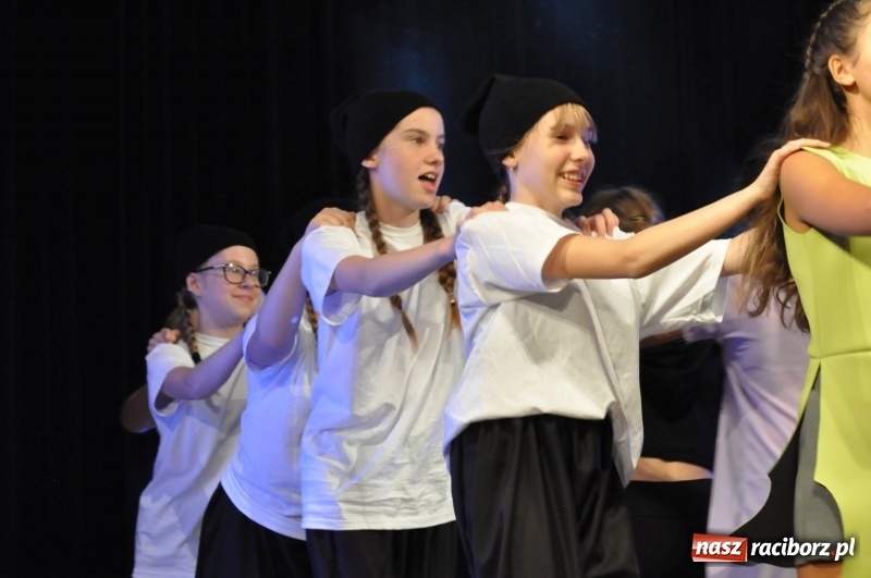 Zdjęcie w galerii na portalu naszraciborz.pl: RCK zapełniony po brzegi. Gala SKAZY 2018  wiadomości z regionu