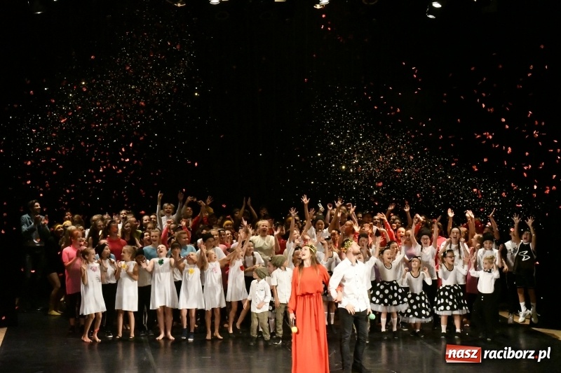Zdjęcie w galerii na portalu naszraciborz.pl: RCK zapełniony po brzegi. Gala SKAZY 2018  wiadomości z regionu