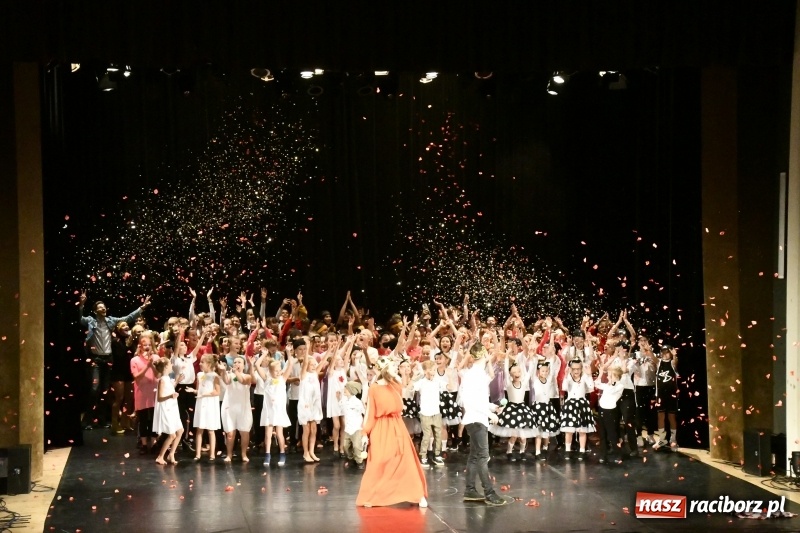 Zdjęcie w galerii na portalu naszraciborz.pl: RCK zapełniony po brzegi. Gala SKAZY 2018  wiadomości z regionu