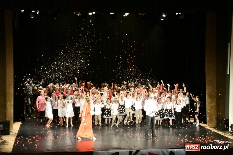 Zdjęcie w galerii na portalu naszraciborz.pl: RCK zapełniony po brzegi. Gala SKAZY 2018  wiadomości z regionu