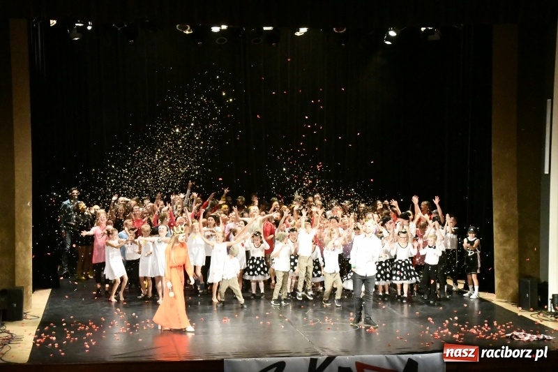 Zdjęcie w galerii na portalu naszraciborz.pl: RCK zapełniony po brzegi. Gala SKAZY 2018  wiadomości z regionu