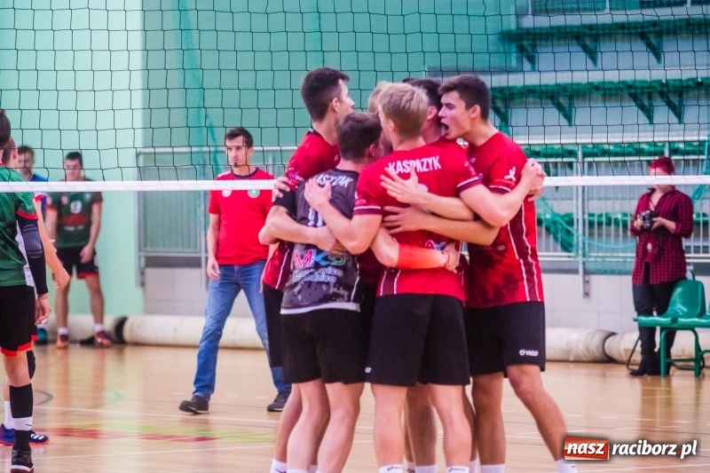 Zdjęcie w galerii na portalu naszraciborz.pl: Pięciosetowy maraton siatkarski na inaugurację sezonu wiadomości z regionu
