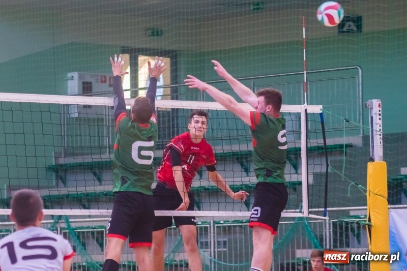 Zdjęcie w galerii na portalu naszraciborz.pl: Pięciosetowy maraton siatkarski na inaugurację sezonu wiadomości z regionu