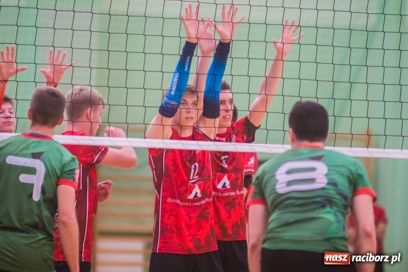 Zdjęcie w galerii na portalu naszraciborz.pl: Pięciosetowy maraton siatkarski na inaugurację sezonu wiadomości z regionu