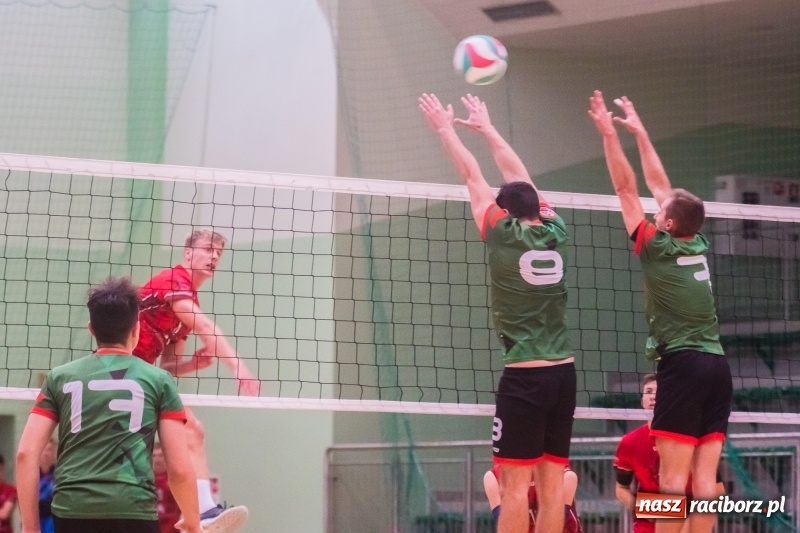 Zdjęcie w galerii na portalu naszraciborz.pl: Pięciosetowy maraton siatkarski na inaugurację sezonu wiadomości z regionu