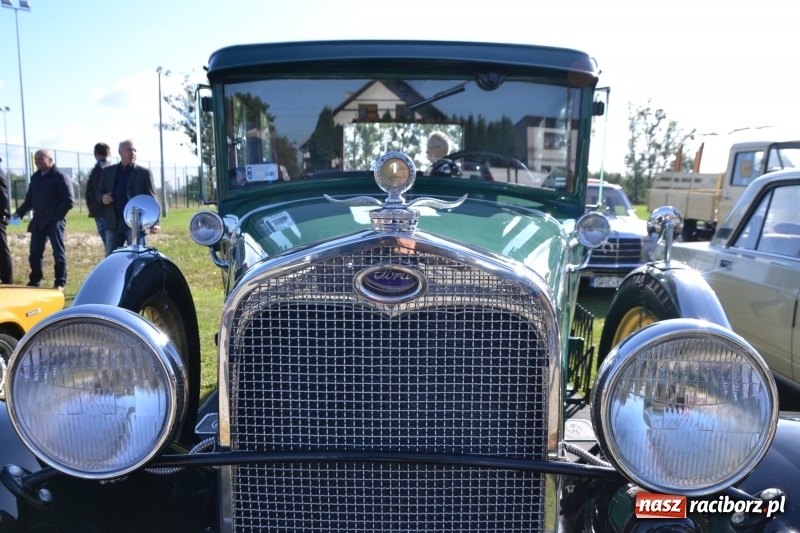 Zdjęcie w galerii na portalu naszraciborz.pl: Jesienny zlot oldtimerów na zakończenie sezonu motorowego wiadomości z regionu