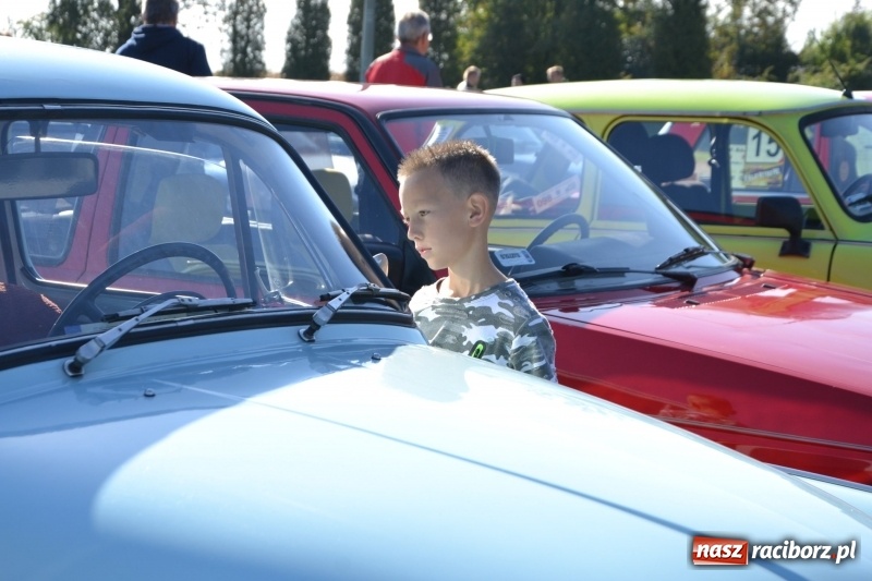 Zdjęcie w galerii na portalu naszraciborz.pl: Jesienny zlot oldtimerów na zakończenie sezonu motorowego wiadomości z regionu
