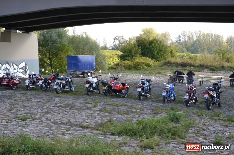 Zdjęcie w galerii na portalu naszraciborz.pl: Jesienny zlot oldtimerów na zakończenie sezonu motorowego wiadomości z regionu