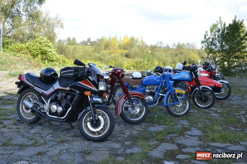 Zdjęcie w galerii na portalu naszraciborz.pl: Jesienny zlot oldtimerów na zakończenie sezonu motorowego wiadomości z regionu