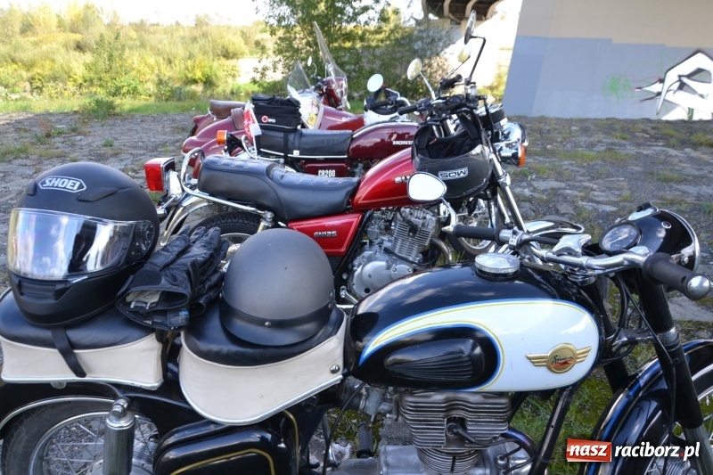 Zdjęcie w galerii na portalu naszraciborz.pl: Jesienny zlot oldtimerów na zakończenie sezonu motorowego wiadomości z regionu