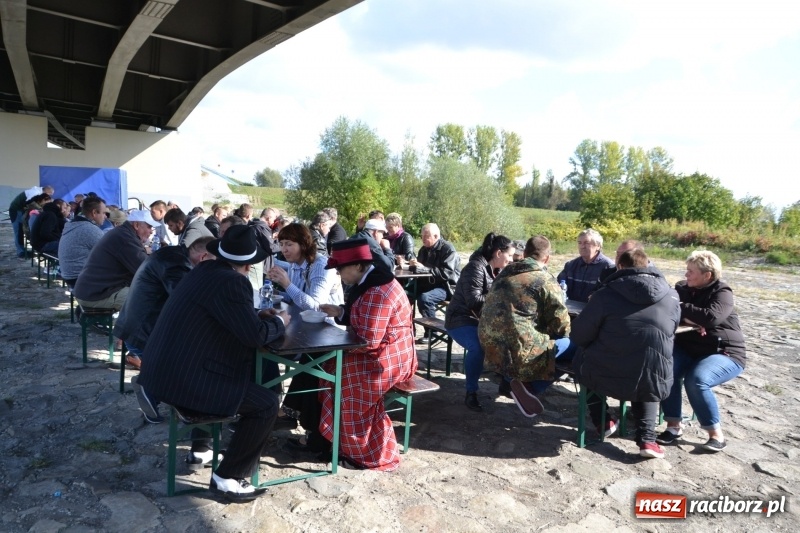 Zdjęcie w galerii na portalu naszraciborz.pl: Jesienny zlot oldtimerów na zakończenie sezonu motorowego wiadomości z regionu
