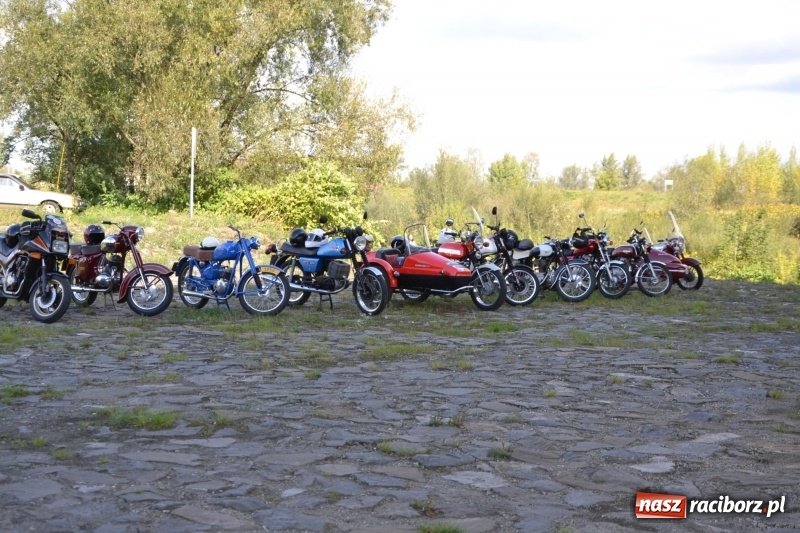 Zdjęcie w galerii na portalu naszraciborz.pl: Jesienny zlot oldtimerów na zakończenie sezonu motorowego wiadomości z regionu