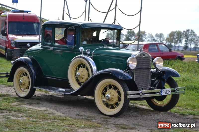 Zdjęcie w galerii na portalu naszraciborz.pl: Jesienny zlot oldtimerów na zakończenie sezonu motorowego wiadomości z regionu